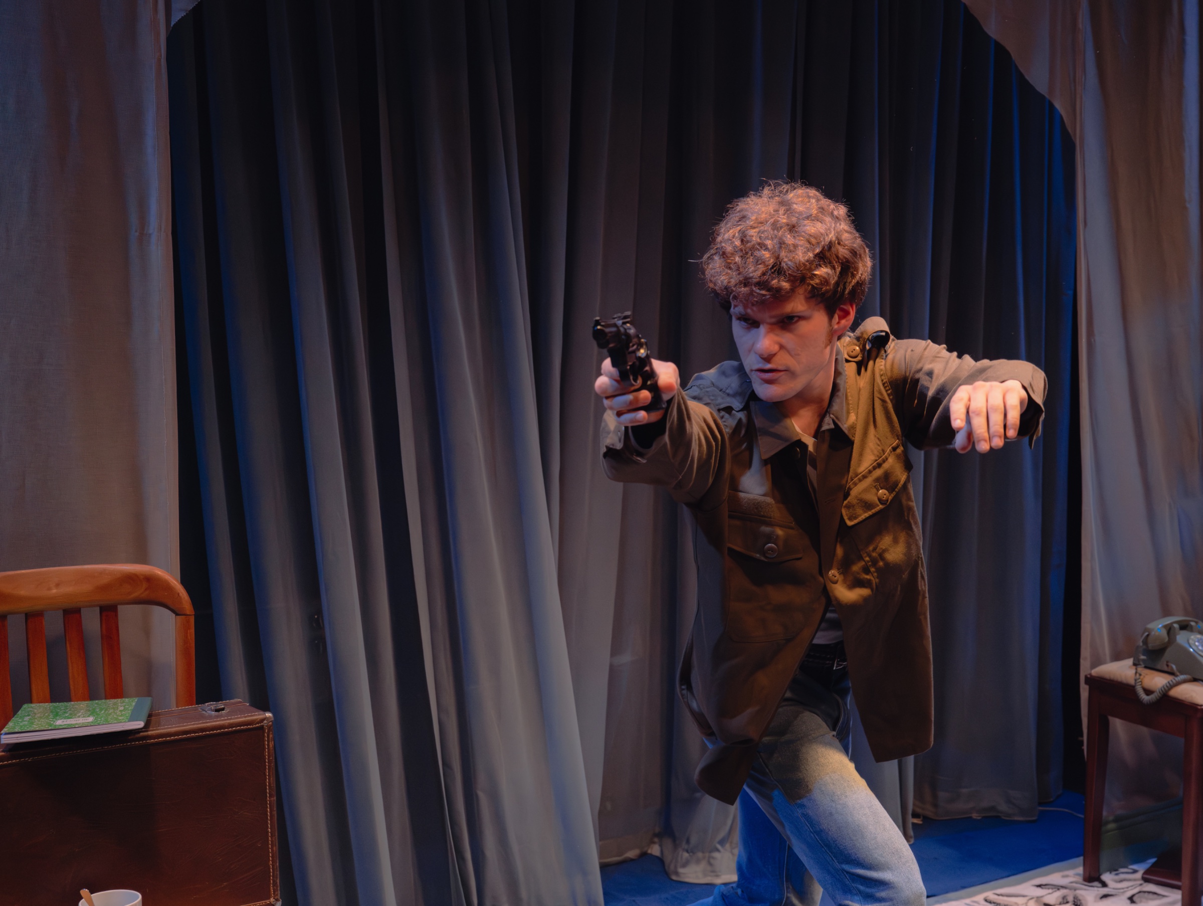 Falls for Jodie — production image